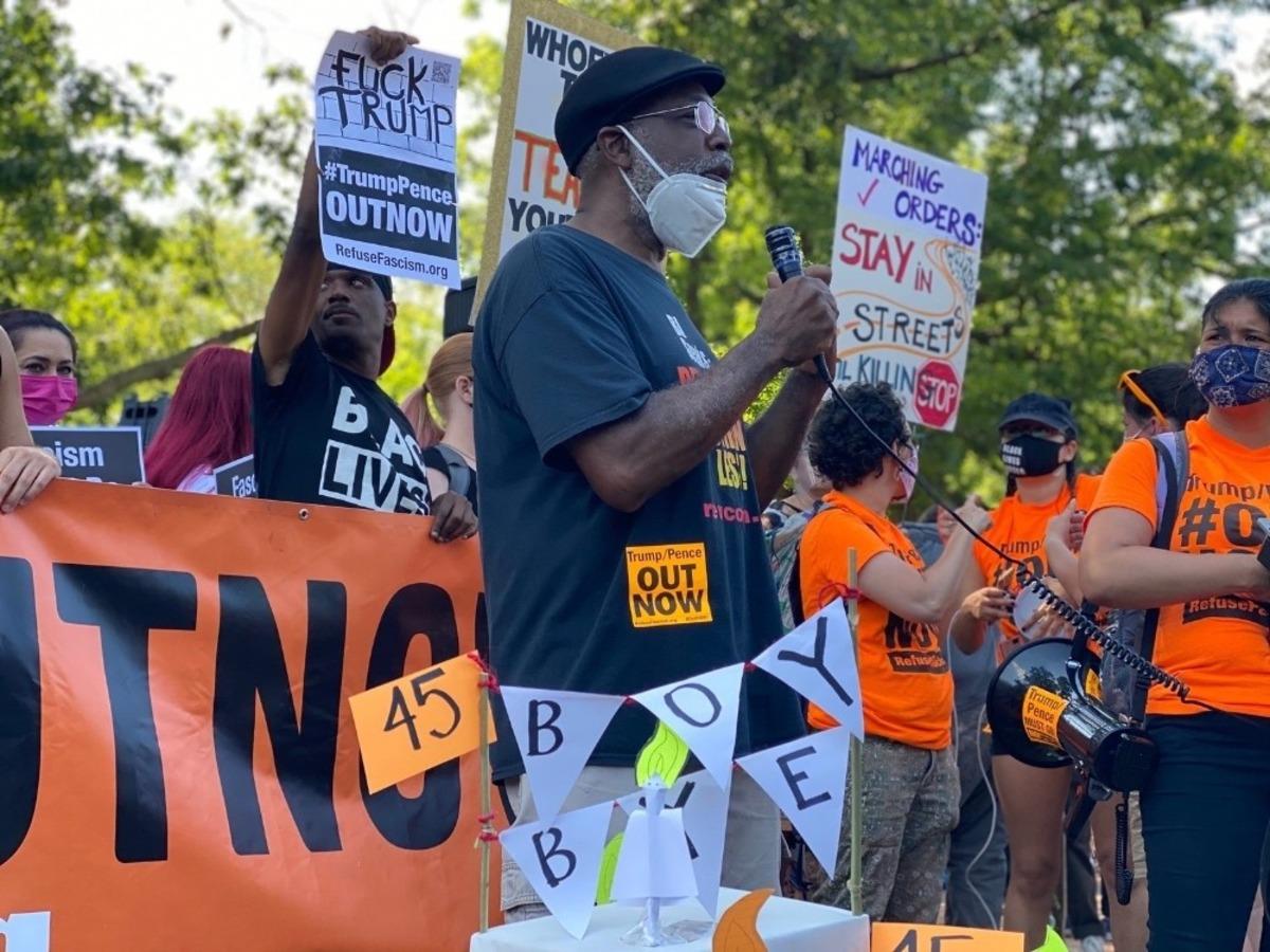 Trump, doğum g&uuml;n&uuml;nde Beyaz Saray &ouml;n&uuml;nde protesto edildi