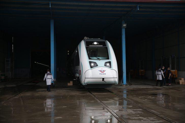 Ulaştırma Bakanı Karaismailoğlu, Milli Elektrikli Tren için tarih verdi  G1