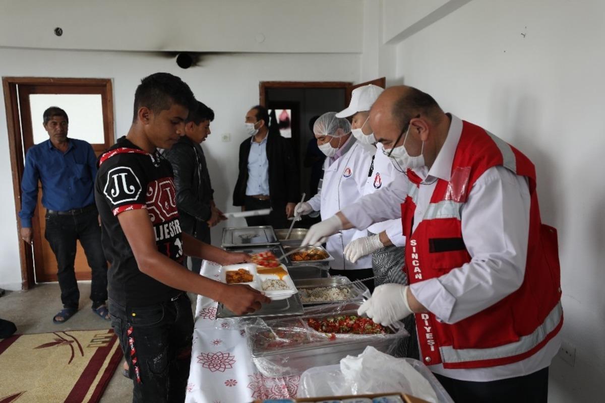 Sincan Belediyesinden urfalı tarım iş&ccedil;ilerine yardım eli