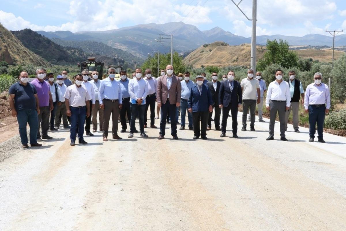 Yol &ccedil;alışması muhtarlarla birlikte incelendi