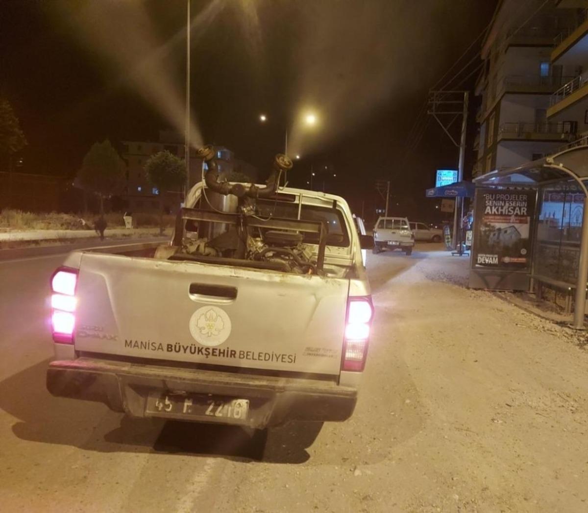 Akhisar&rsquo;da haşereyle m&uuml;cadele devam ediyor