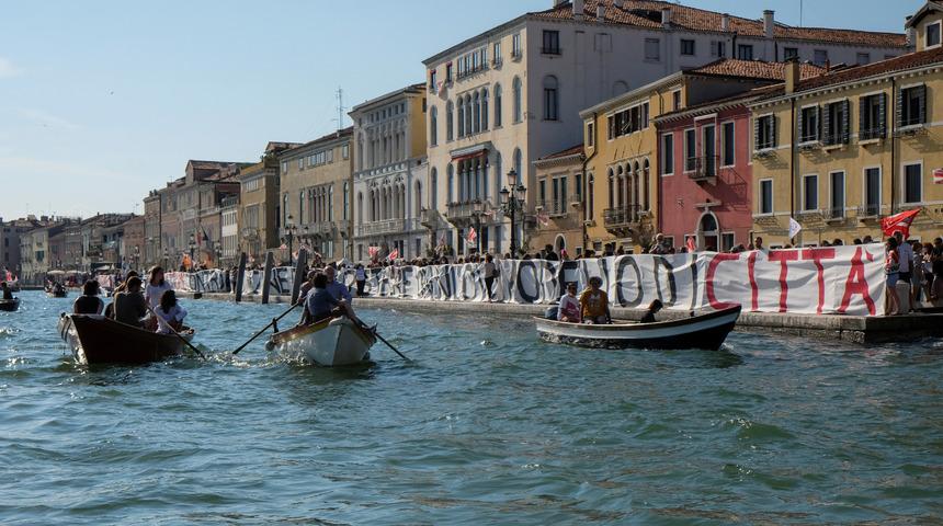 Venedik'te 'turist istemiyoruz' protestosu