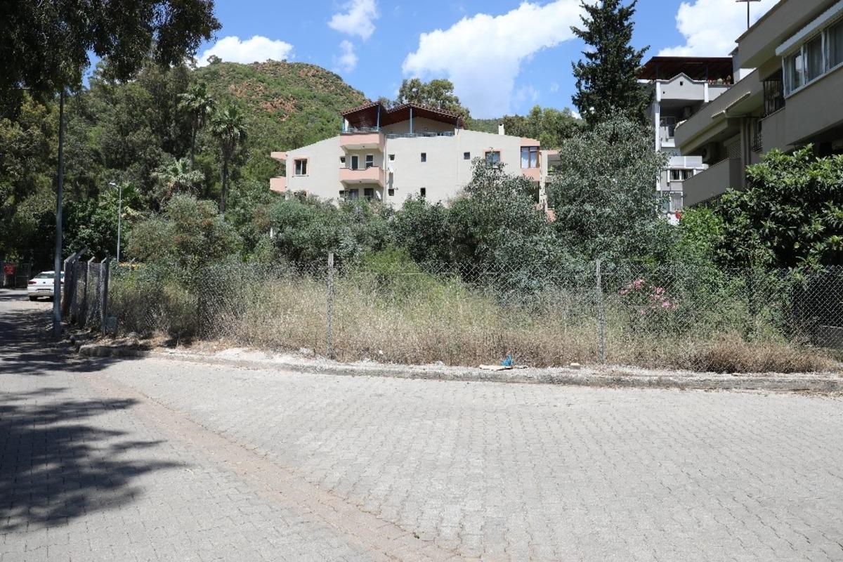 Marmaris&rsquo;te boş arsalar temizleniyor
