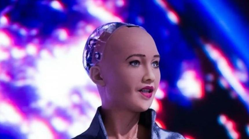 Erkekler kadın robotlarla ilişki yaşar tezi &ccedil;&uuml;r&uuml;t&uuml;ld&uuml;!