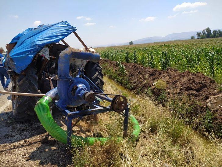 Devrilen traktörün sürücüsü yaralandı G3