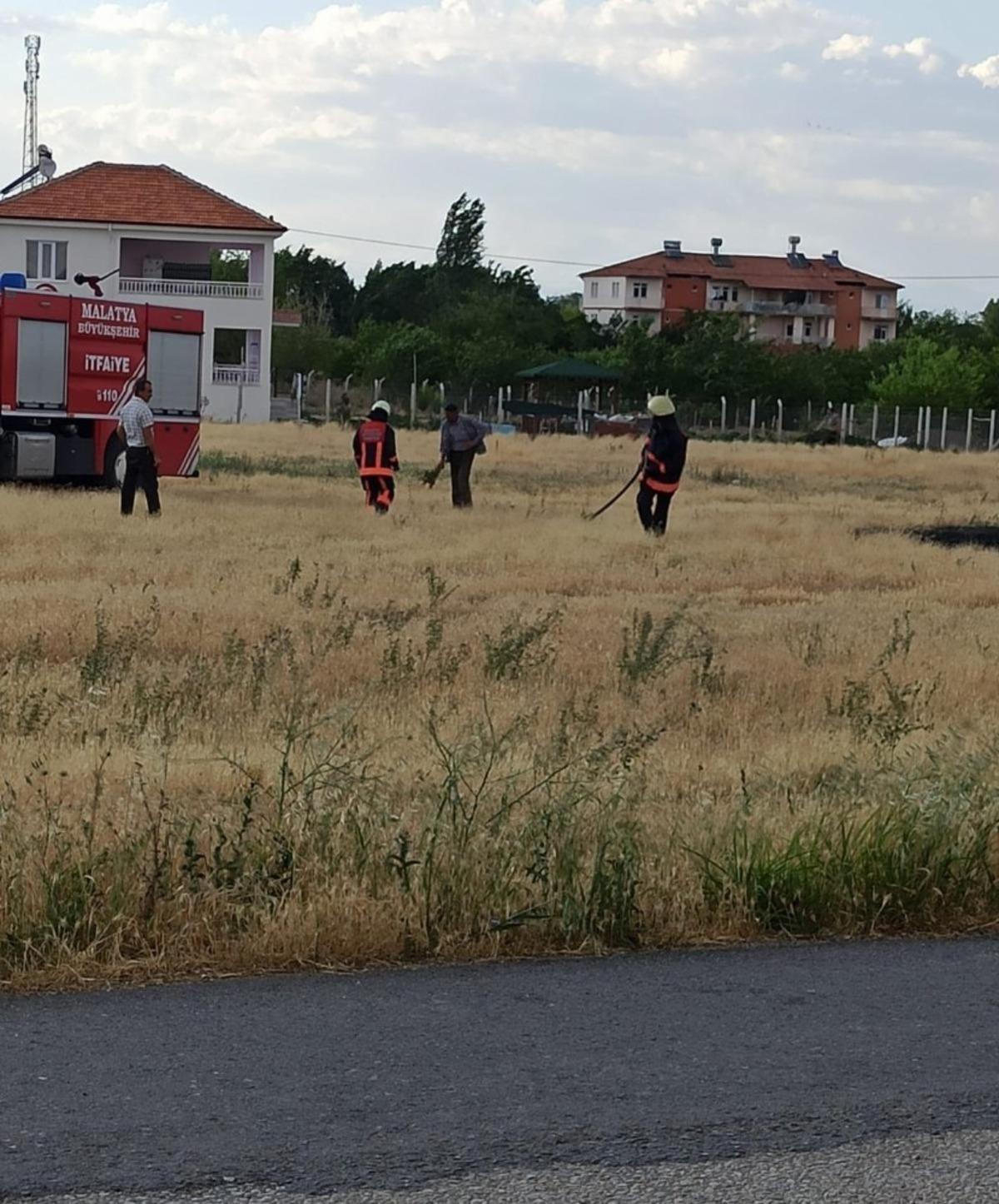 Anız yangını b&uuml;y&uuml;meden kontrol altına alındı