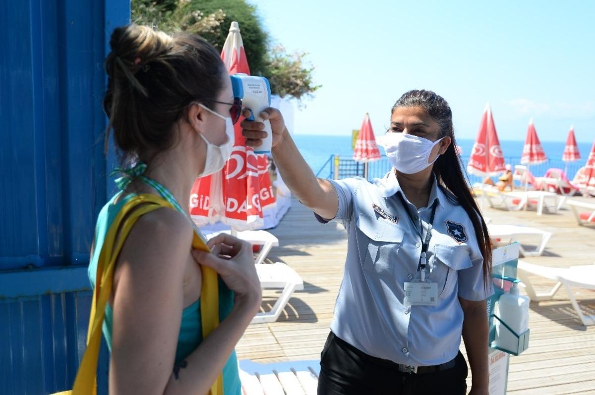 Antalya&rsquo;nın mavi bayraklı falez plajları pandemi kurallarıyla a&ccedil;ıldı