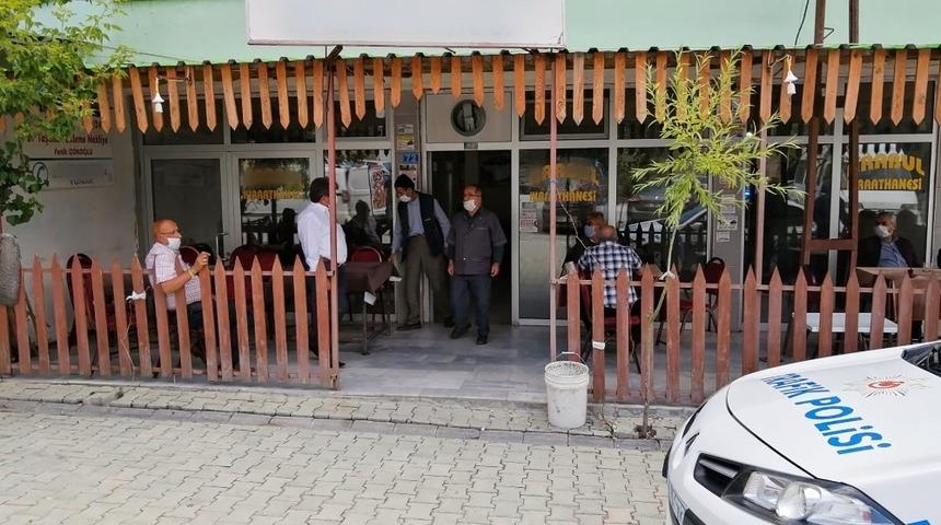 Yunak&rsquo;ta maske takmayanlara 97 bin lira ceza