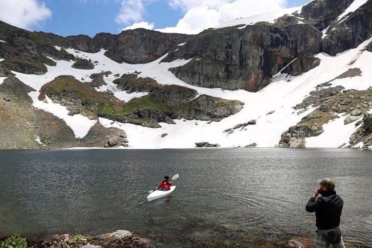Buzul göllerinde kano denemesi yaptılar G3