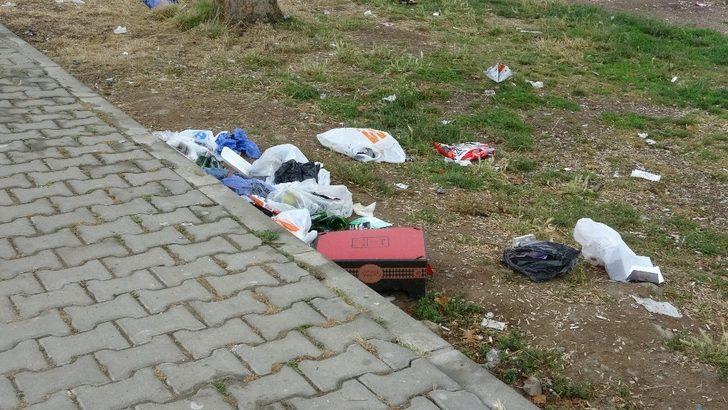 Tuzla Belediye Başkanı Şadi Yazıcı, çevre gönüllüleri ile birlikte sahilden 2 kamyon atık topladı G3