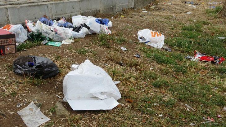 Tuzla Belediye Başkanı Şadi Yazıcı, çevre gönüllüleri ile birlikte sahilden 2 kamyon atık topladı G4