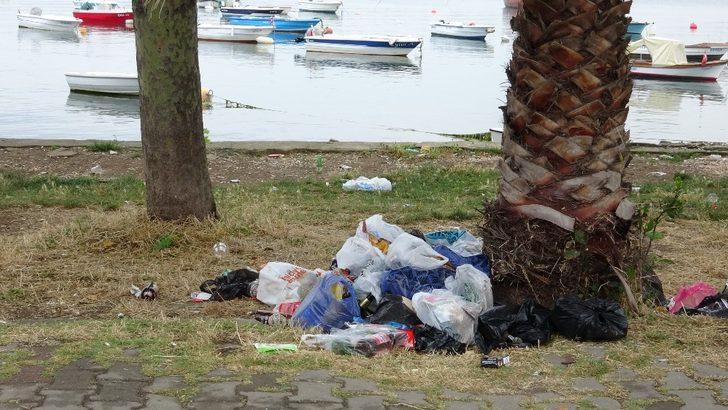 Tuzla Belediye Başkanı Şadi Yazıcı, çevre gönüllüleri ile birlikte sahilden 2 kamyon atık topladı G5