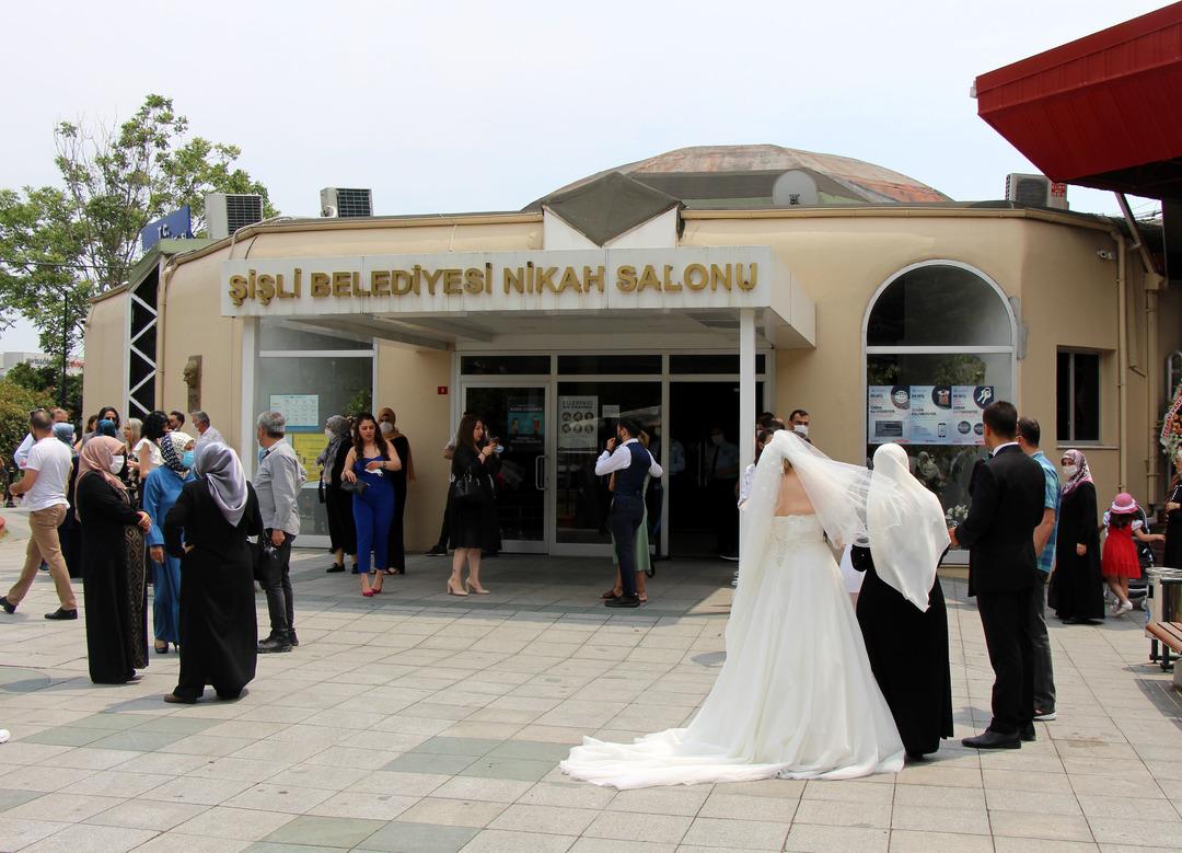 Yer: Şişli! İşte yeni normalin ilk davetli nikah t&ouml;reni