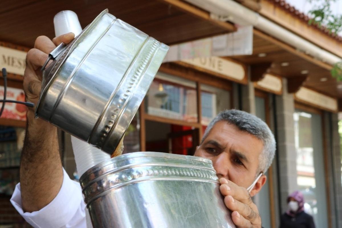 Koronavir&uuml;s Diyarbakır&rsquo;da meyan k&ouml;k&uuml; satışını da vurdu