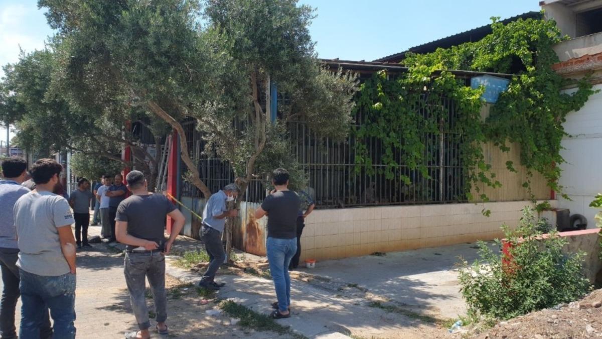 Asma ila&ccedil;lamak i&ccedil;in &ccedil;ıktığı &ccedil;atıdan d&uuml;şen yaşlı adam &ouml;ld&uuml;