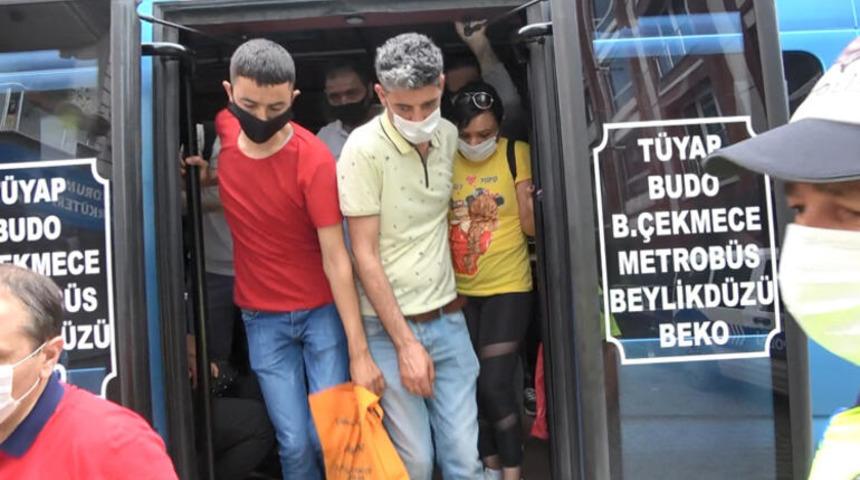 Esenyurt'ta akılalmaz görüntü! Minibüsten 35 yolcu çıktı