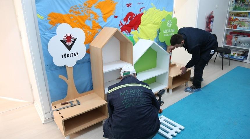 Meram&rsquo;da t&uuml;m okullara T&Uuml;BİTAK kitaplığı kazandırıldı