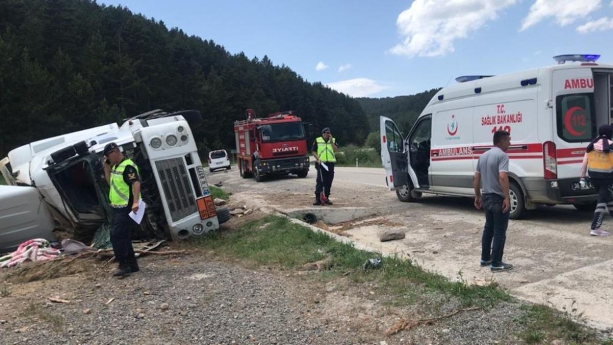 Sarıkamış&rsquo;ta zift tankeri devrildi: 1 yaralı