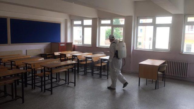Sınav öncesi okullar dezenfekte edildi