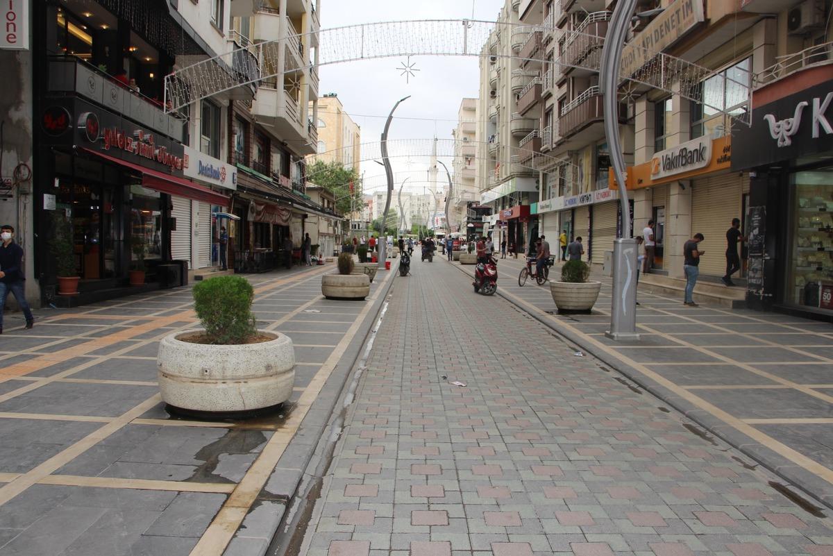 Cizre esnafı koronavir&uuml;s&uuml;n yayılmasını &ouml;nlemek i&ccedil;in iş yerlerini a&ccedil;mayacak