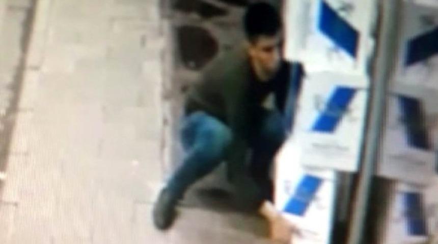 &Ccedil;aldıkları t&uuml;t&uuml;nleri kolilerle g&ouml;t&uuml;rd&uuml;