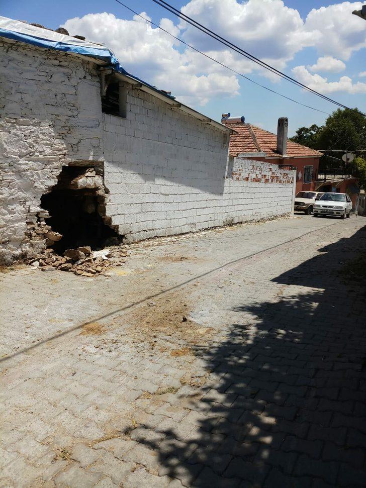 Freni boşalan kepçe eve girince içerdeki kadın bayıldı G2