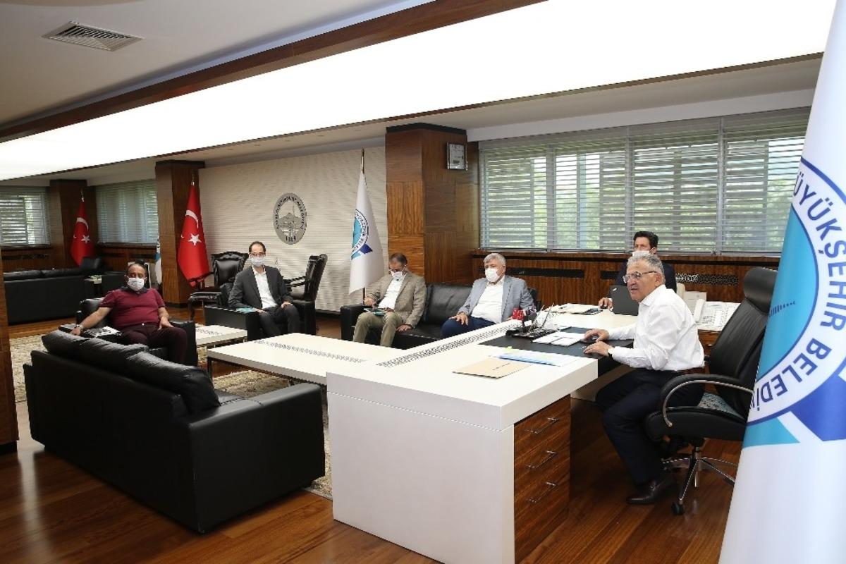 Başkan B&uuml;y&uuml;kkılı&ccedil; projelerle ilgili değerlendirme toplantısı yaptı