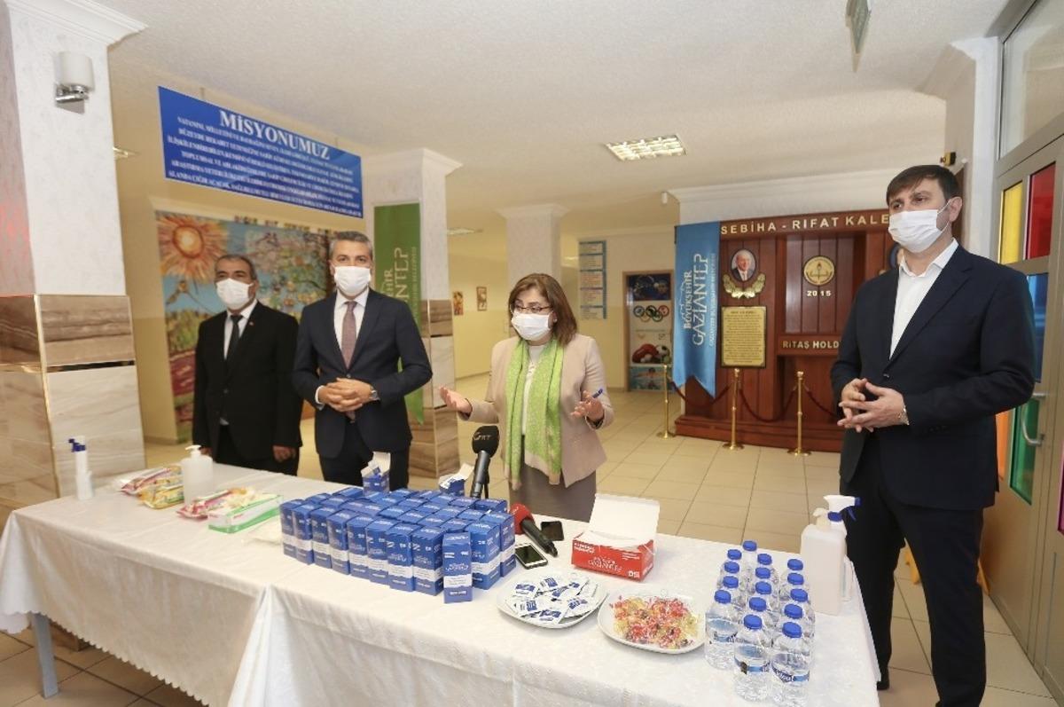 Gaziantep&rsquo;te 56 bin &ouml;ğrenciye hijyen paketi