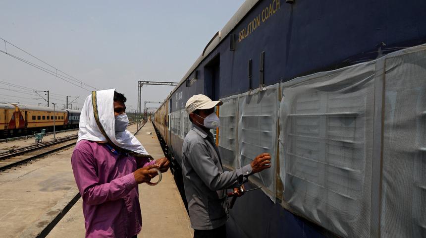 Hindistan'da tren vagonları hastanelere dönüşüyor