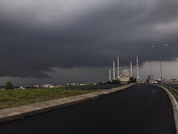 Arnavutköy saran kara bulutlar böyle görüntülendi G4