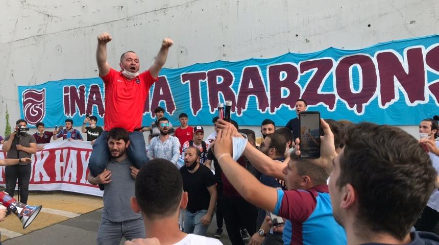 Trabzonspor kafilesi İstanbul'a gitti
