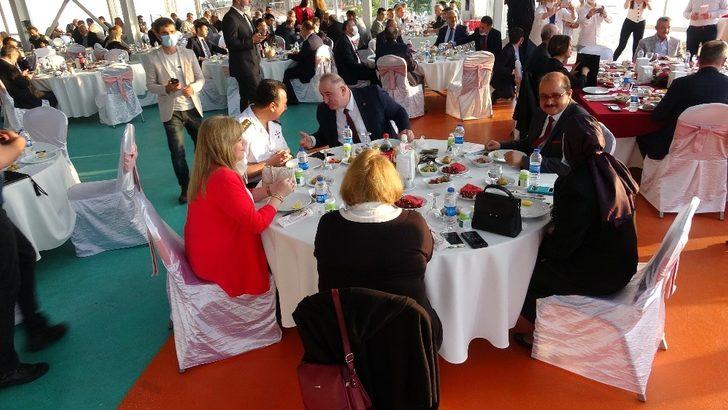 Vali Erdoğan Bektaş için veda yemeği G1