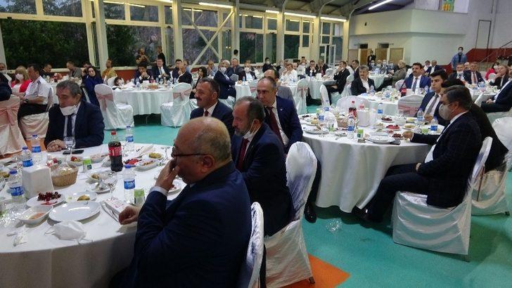 Vali Erdoğan Bektaş için veda yemeği G2