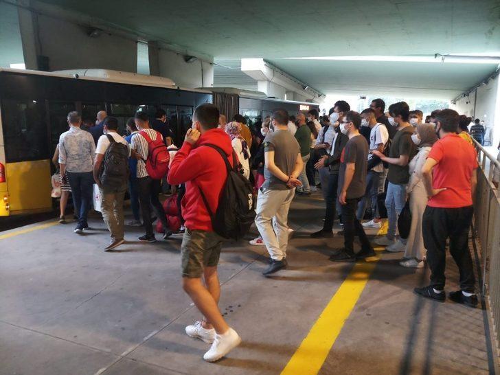 Görüntüler İstanbul'dan! Sosyal mesafe unutuldu G1