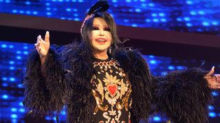 Bülent Ersoy, Kuaförüm Sensin ile ekranlara döndü! Yarışmada Bülent Ersoy için özel taht!  