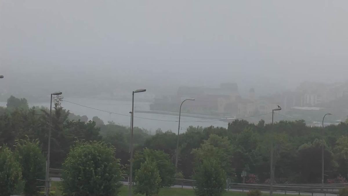 İstanbul'da sis etkili oluyor! Hali&ccedil; K&ouml;pr&uuml;s&uuml; &uuml;zerinde kaza meydana geldi