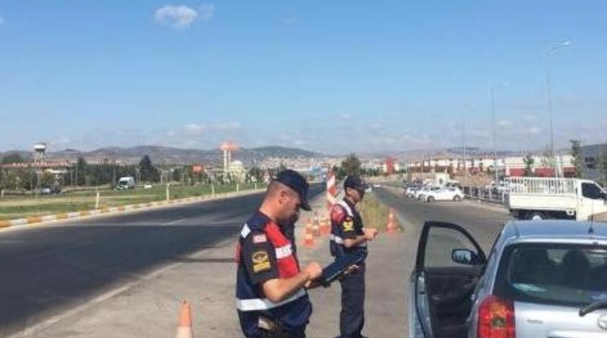 Jandarma 45 aranan şahsı yakaladı