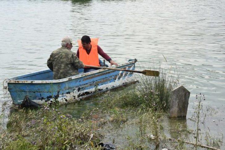 Sandalla açılıp, dua ediyorlar! Sebebi ise... G2