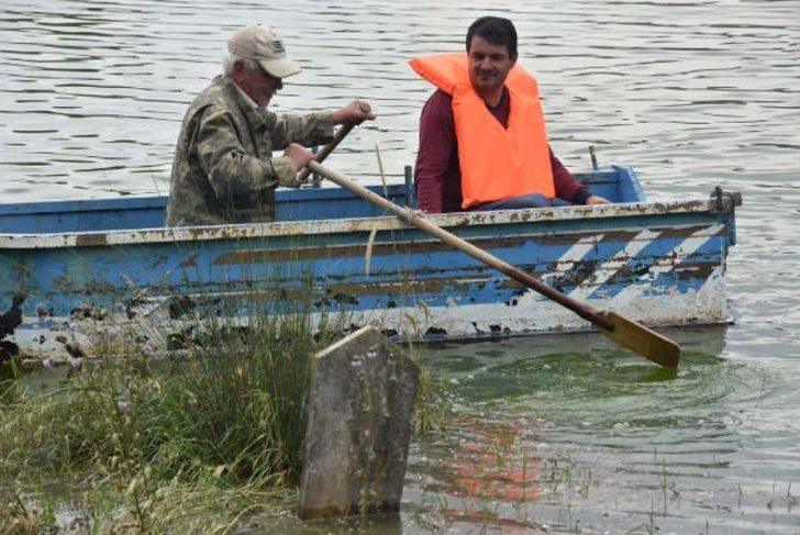 Sandalla açılıp, dua ediyorlar! Sebebi ise... G3