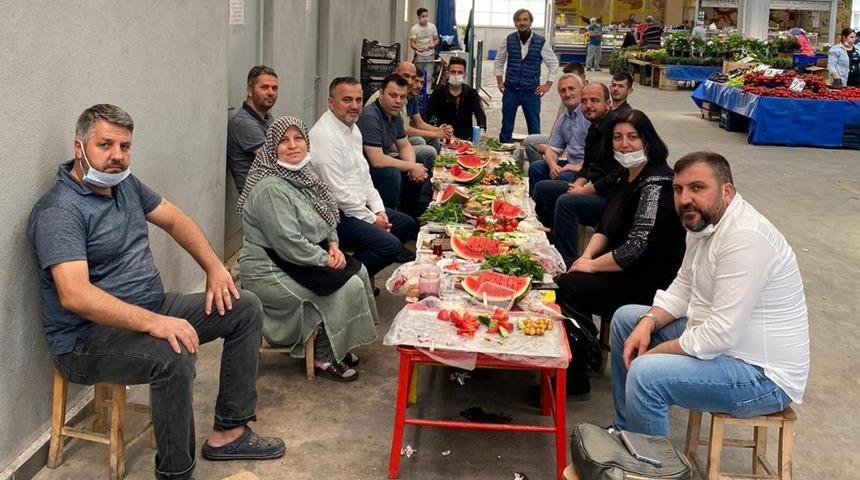 Ak Parti pazarcı esnafının sorunlarını dinledi