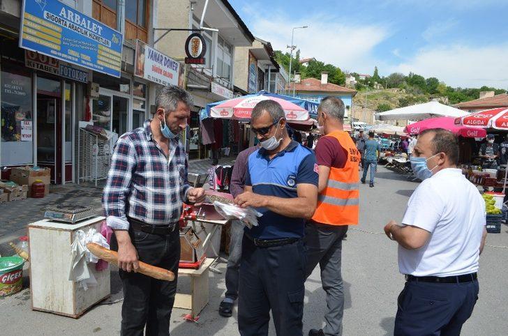 Bünyan’da zabıta hem uyardı hem maske dağıttı G2