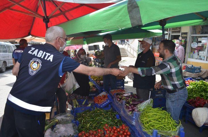 Bünyan’da zabıta hem uyardı hem maske dağıttı G3