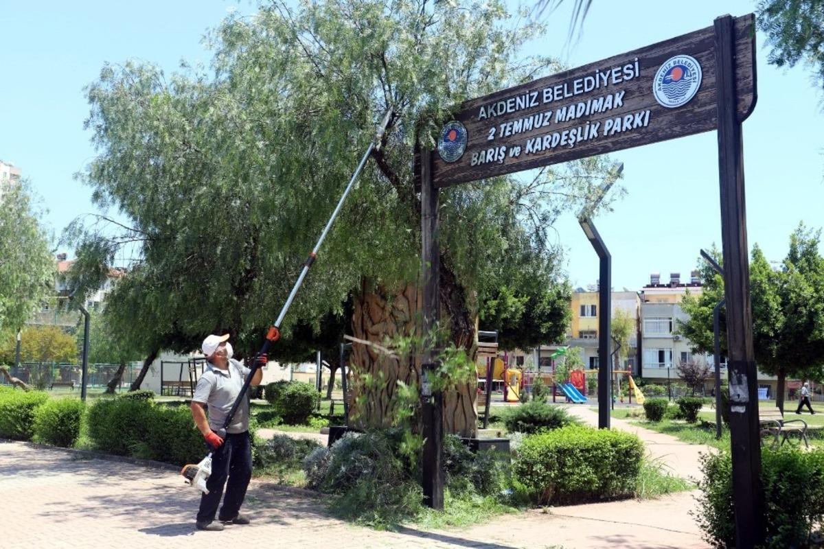 Akdeniz&rsquo;de park ve yeşil alanlar ila&ccedil;lanıyor