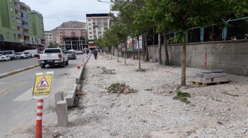 Van Milli Egemenlik Caddesi&rsquo;nde yenileme &ccedil;alışmaları s&uuml;r&uuml;yor