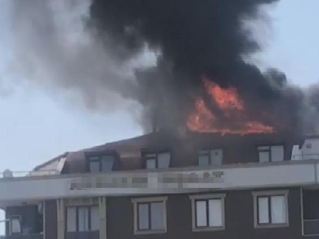 Beylikd&uuml;z&uuml;'nde 6 katlı binada yangın! &Ccedil;ok sayıda ekip sevk edildi