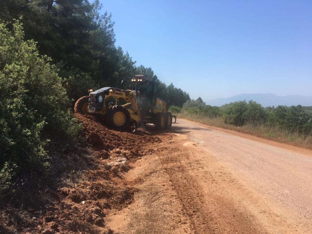 Saruhanlı&rsquo;da yağmurdan etkilenen yollar bakıma alındı