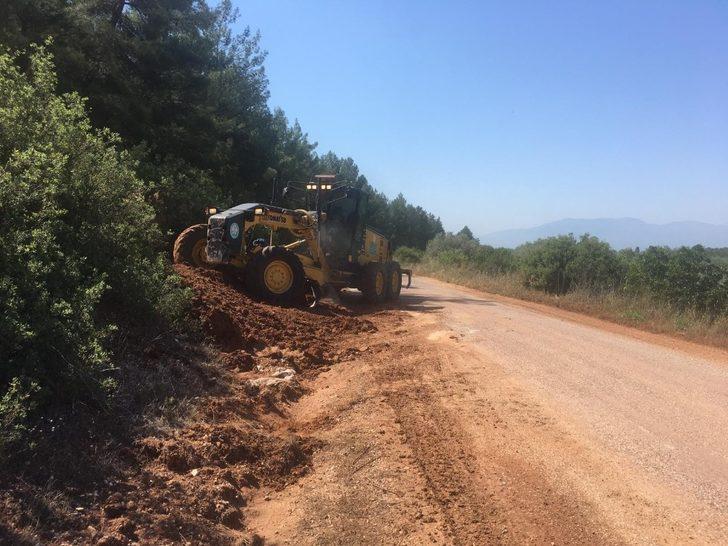 Saruhanlı’da yağmurdan etkilenen yollar bakıma alındı G1