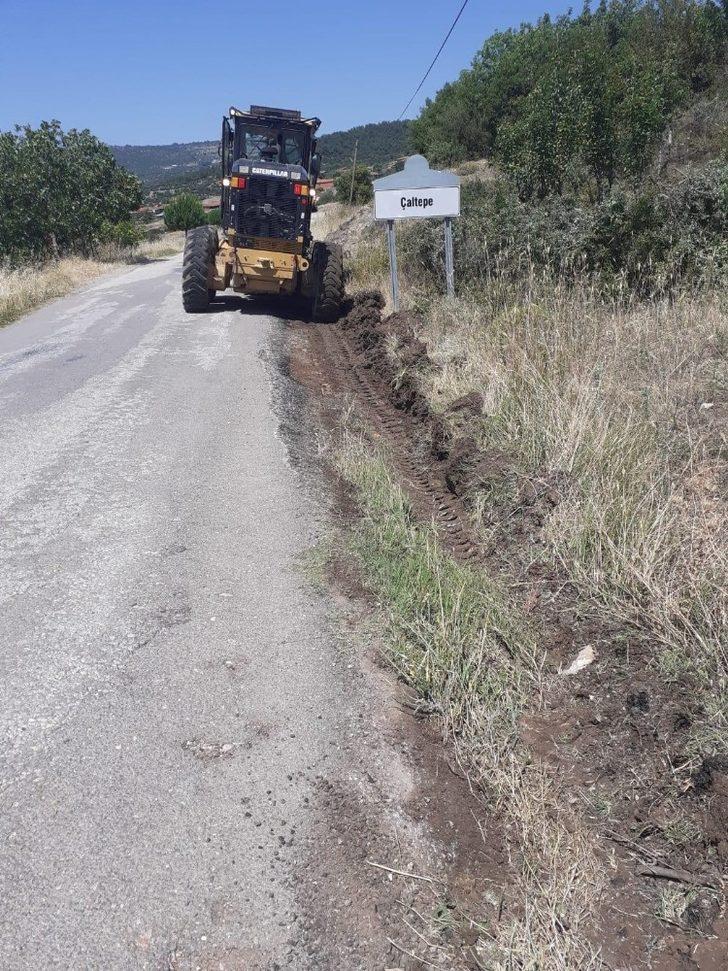 Saruhanlı’da yağmurdan etkilenen yollar bakıma alındı G3