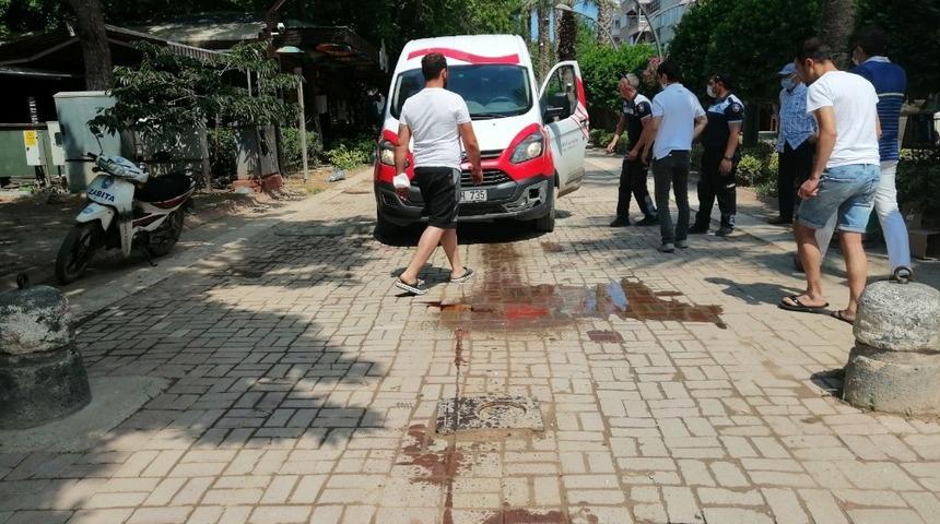 Araç hidrolik bariyer kurbanı oldu