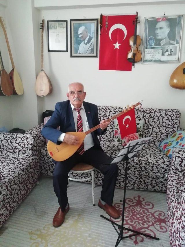 Eskişehirli Ozan Arif Çayır, koronavirüsten korunmak için ‘maske takmayı’ sazına taşıdı